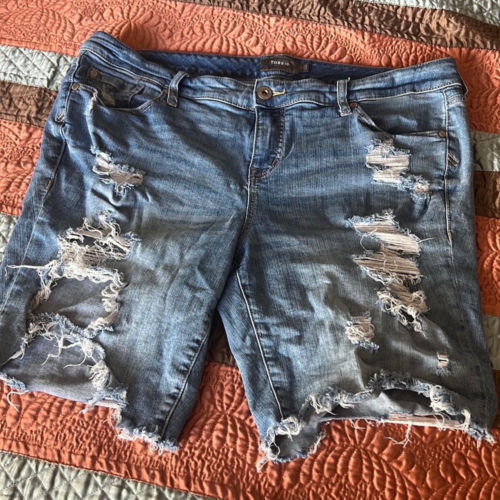 Bermuda Boyfriend Distressed Shorts Jorts Torrid 18